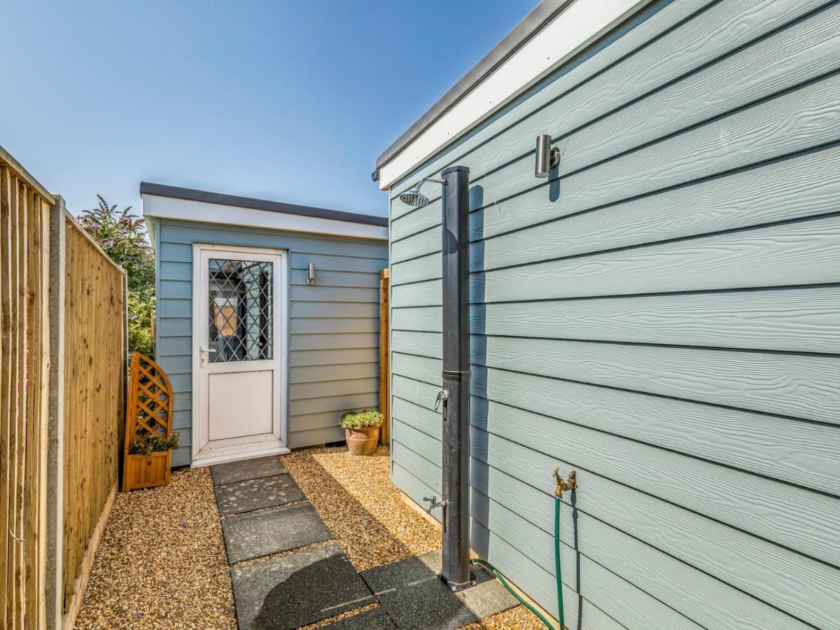 Pass The Keys Charming Chalet A Stones Throw From The Beach Chichester Kültér fotó