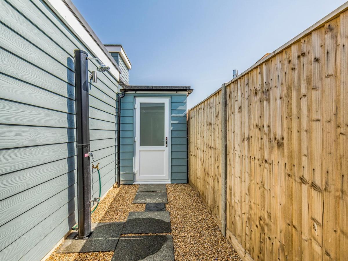 Pass The Keys Charming Chalet A Stones Throw From The Beach Chichester Kültér fotó