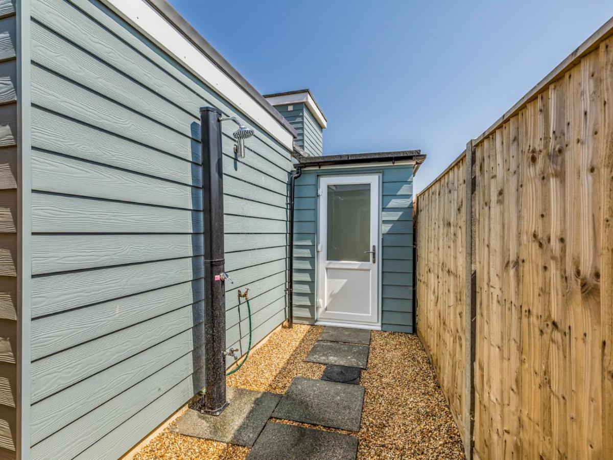 Pass The Keys Charming Chalet A Stones Throw From The Beach Chichester Kültér fotó
