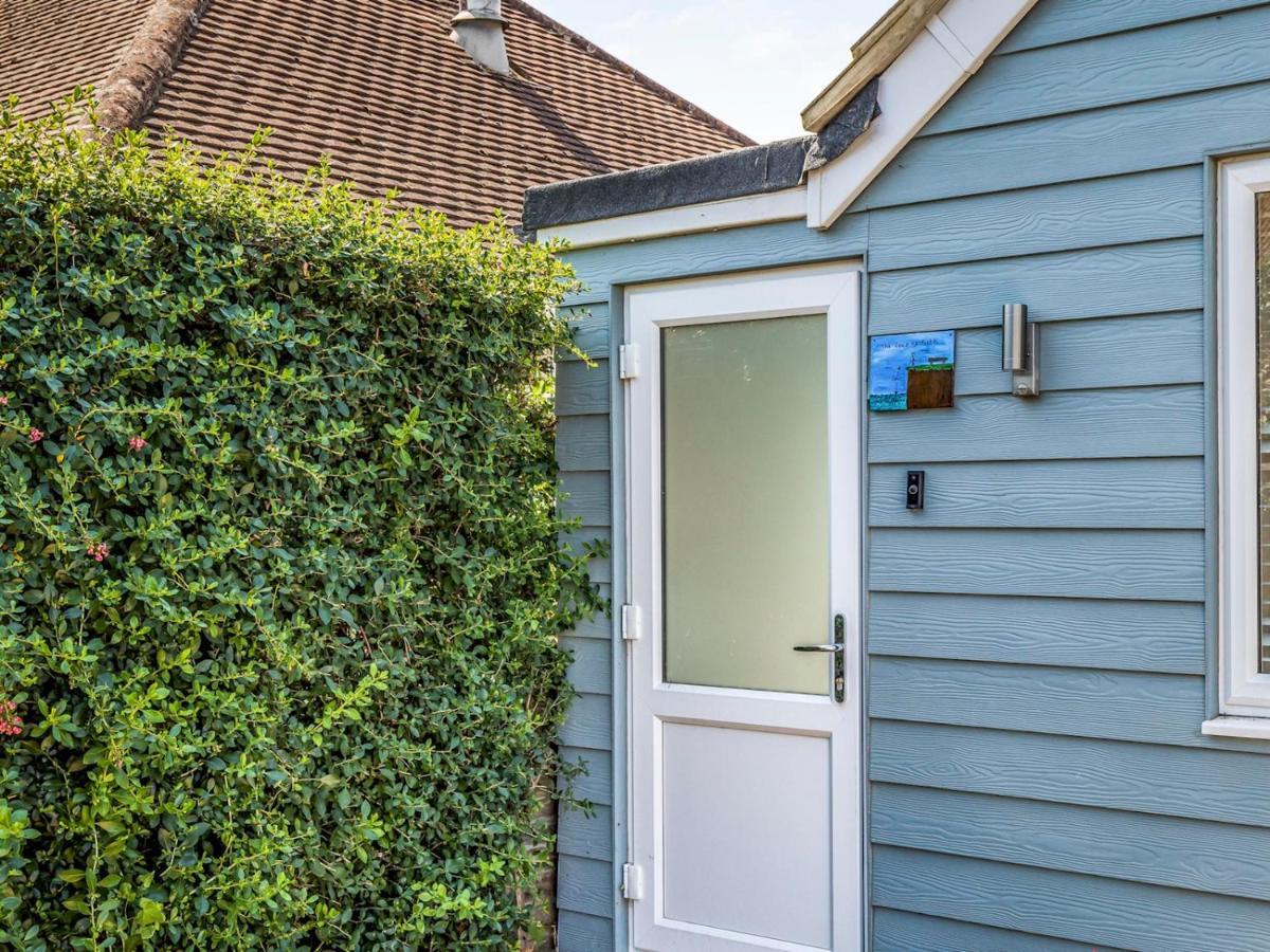 Pass The Keys Charming Chalet A Stones Throw From The Beach Chichester Kültér fotó